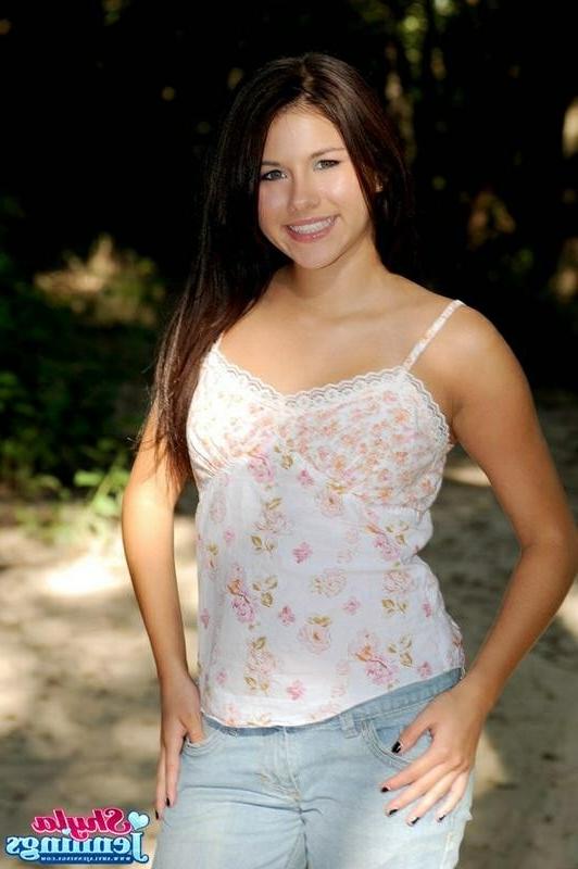 16P Shyla Jennings Flashing In A Park