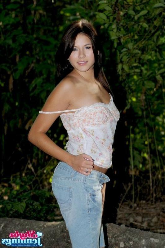 16P Shyla Jennings Flashing In A Park