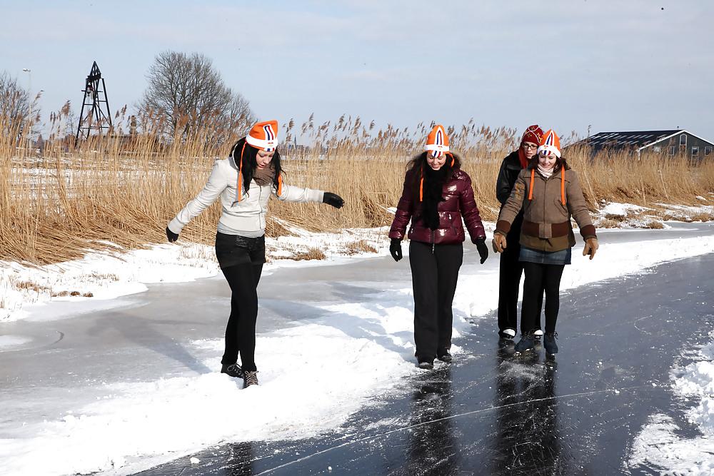 25P Julia,Elisa,Britt & Gylve on the Dutch Ice.