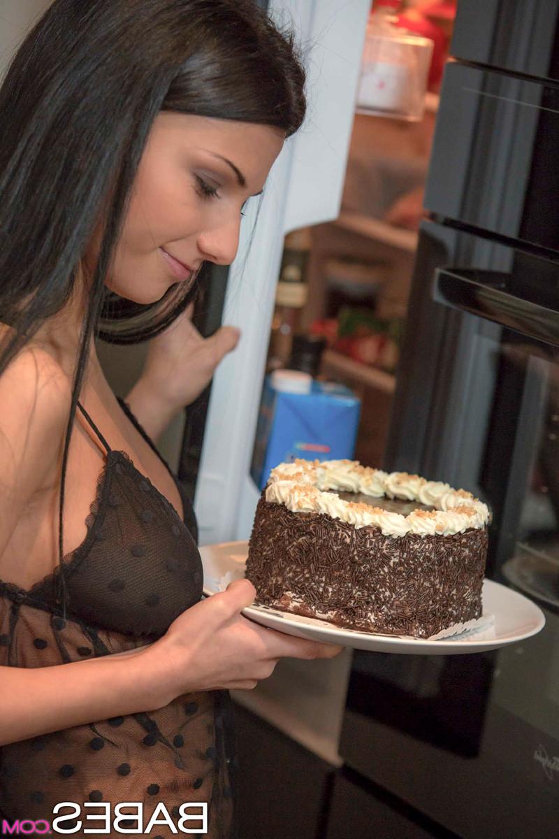 15P Puma Green celebrates her boyfriends birthday riding his cock