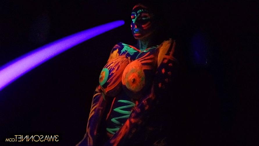 12P Mistic Ewa Sonnet in ultraviolet light