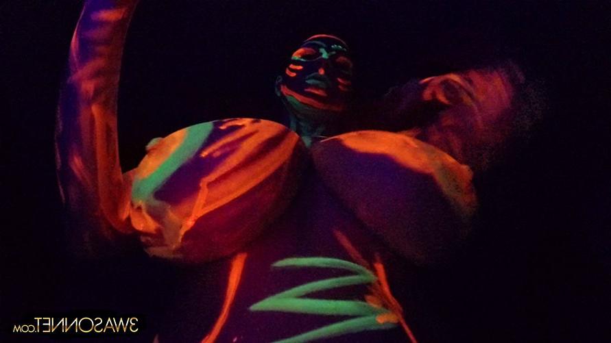 12P Mistic Ewa Sonnet in ultraviolet light