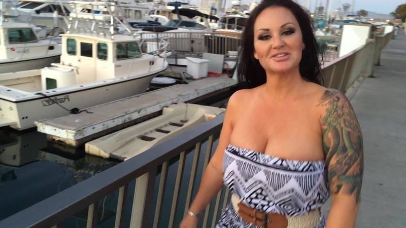 15P Buxom Babe Shows Off The Goods