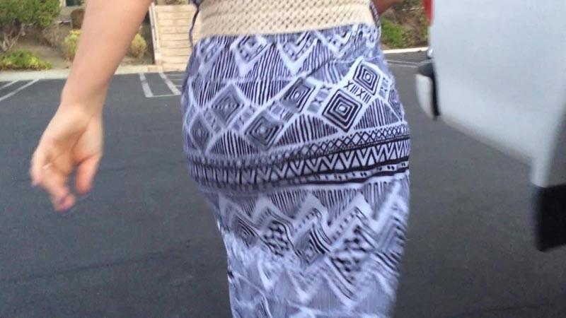 15P Buxom Babe Shows Off The Goods