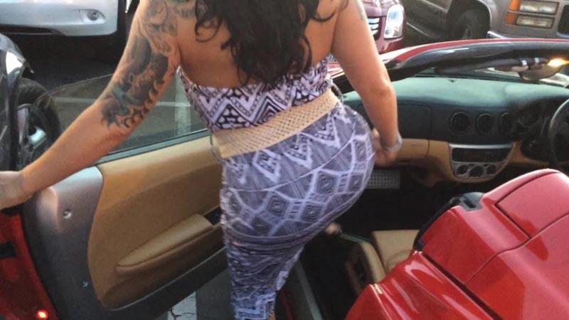 15P Buxom Babe Shows Off The Goods