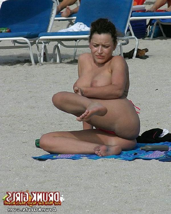 16P The beach looks that much nicer with these topless babes around
