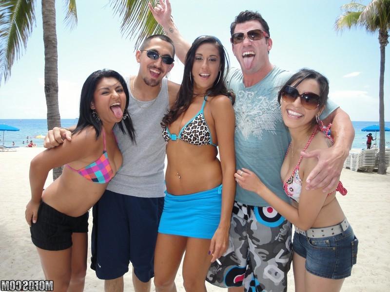 16P Three horny bikini babes get drunk and has sex with two guys