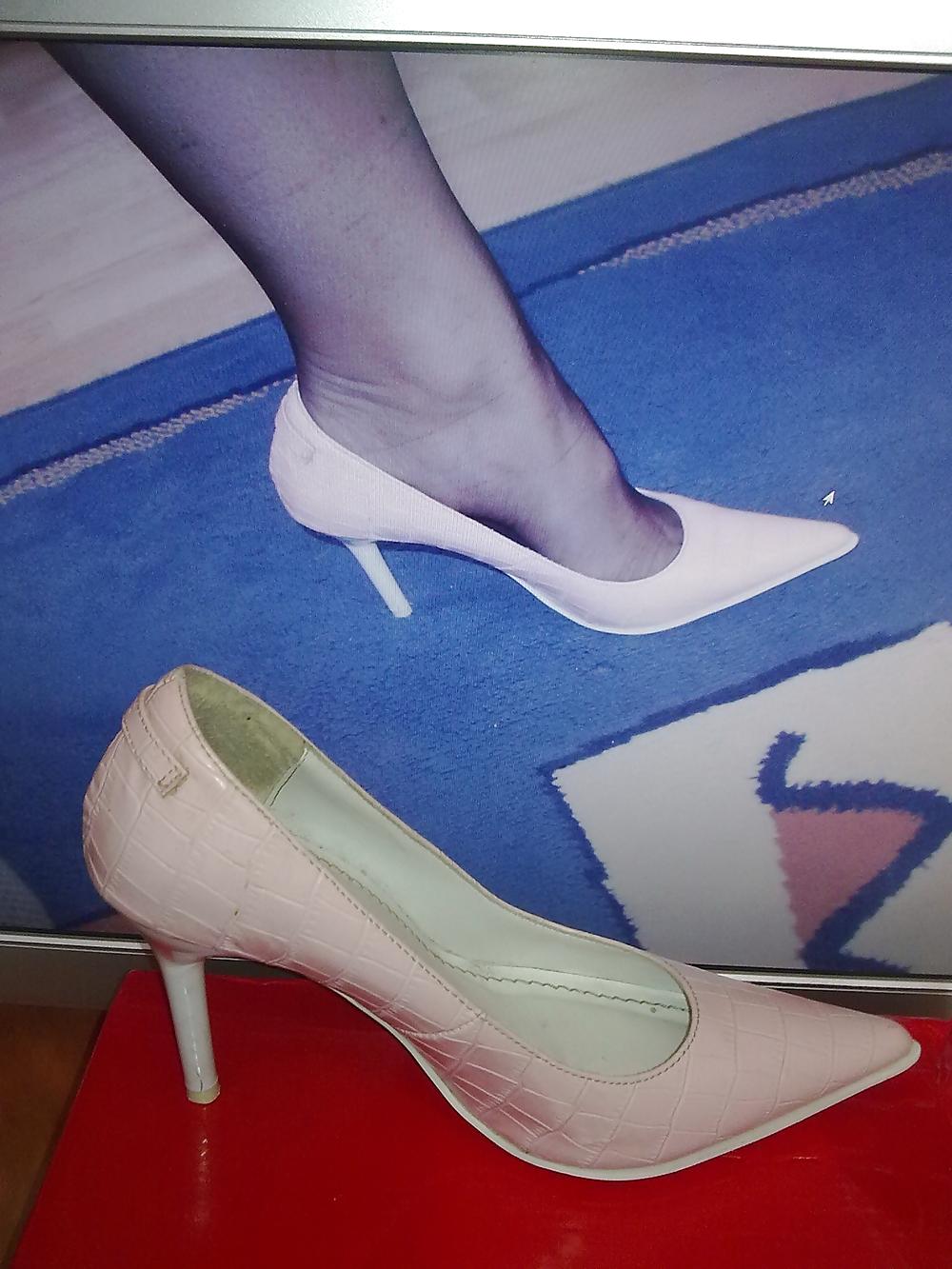 25P HOT Shoes of my friend ready to fuck and cum!!!