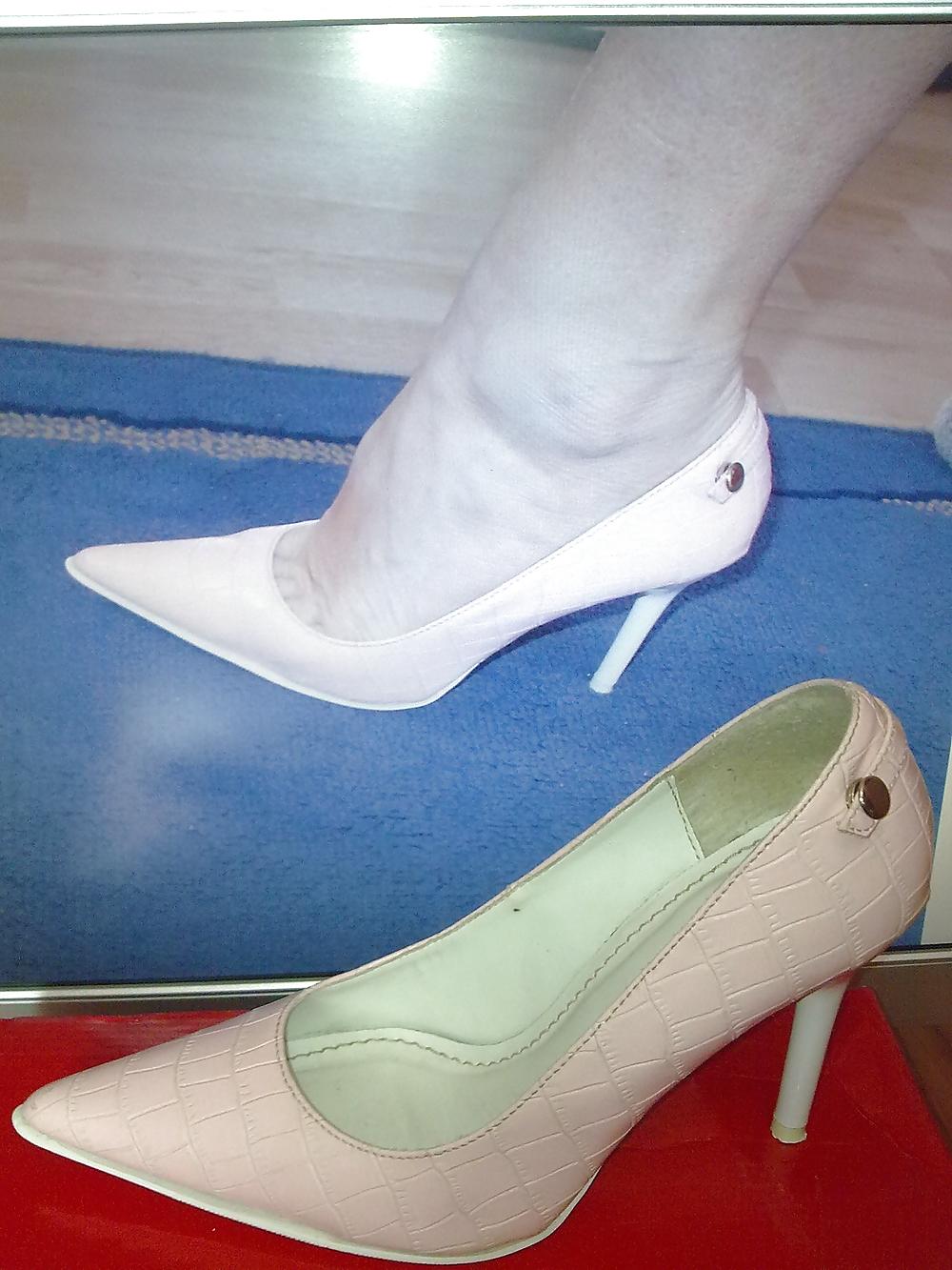25P HOT Shoes of my friend ready to fuck and cum!!!