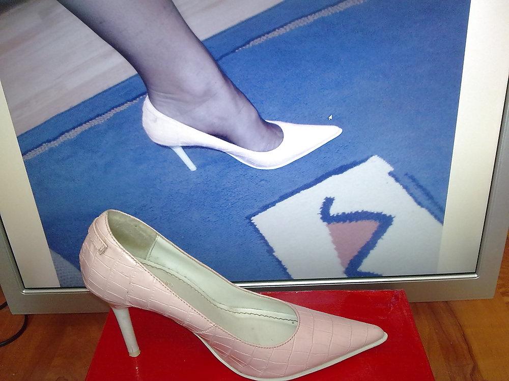 25P HOT Shoes of my friend ready to fuck and cum!!!