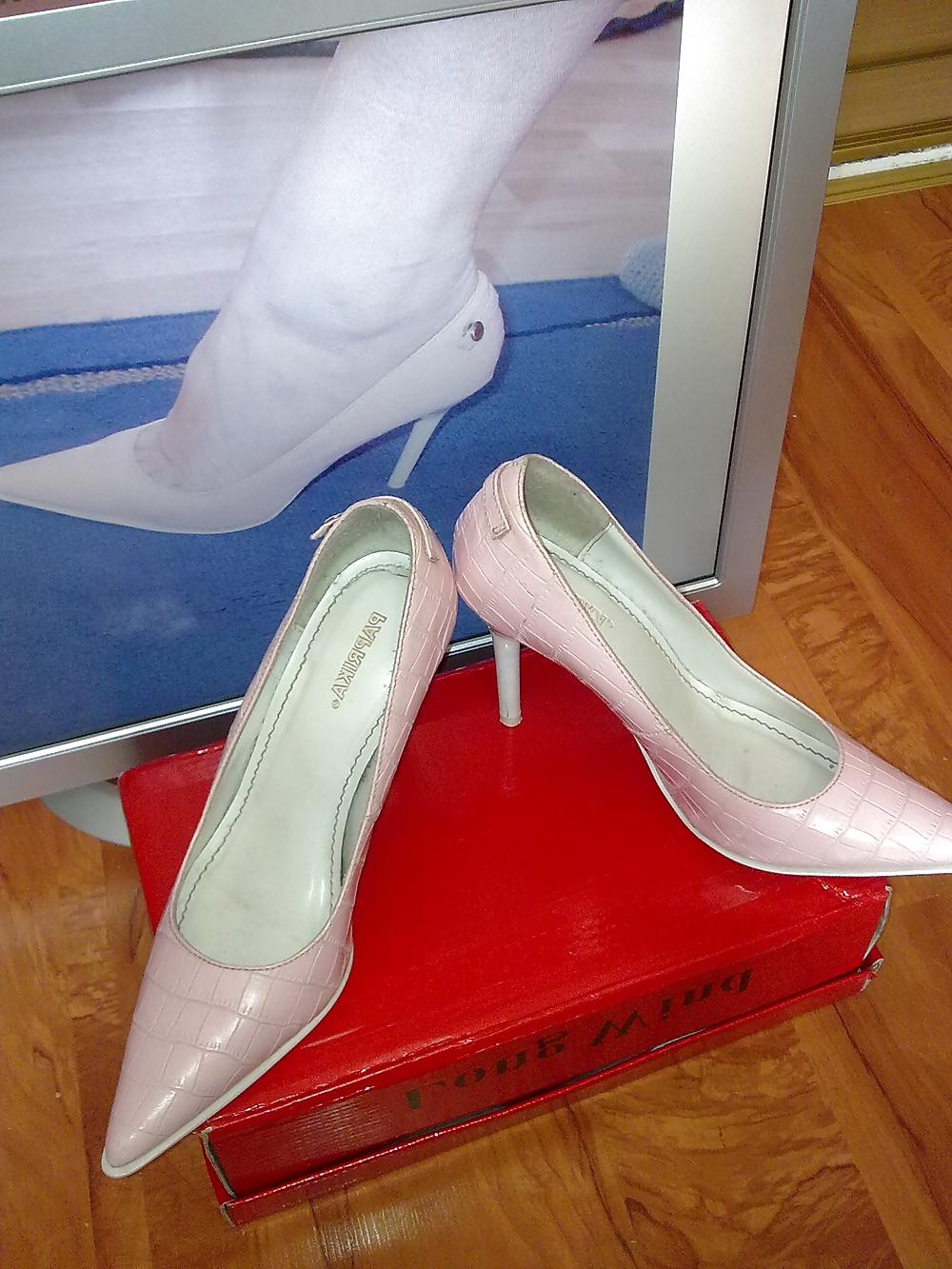 25P HOT Shoes of my friend ready to fuck and cum!!!
