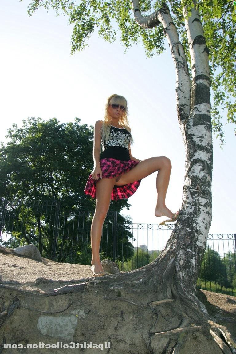 15P Nude upskirt view from lusty doll sitting with spread legs