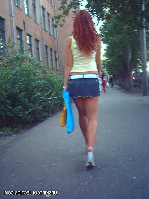 15P Perverted doll willingly shows naked upskirt in the street