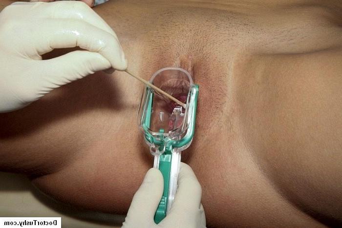 16P Doctor gives a sexy patient a deep vaginal exam