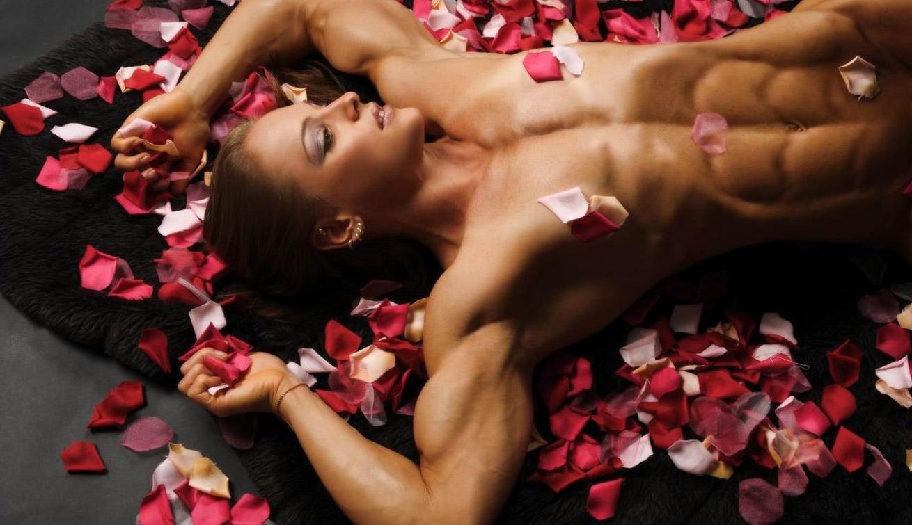 15P Sexy muscular girls