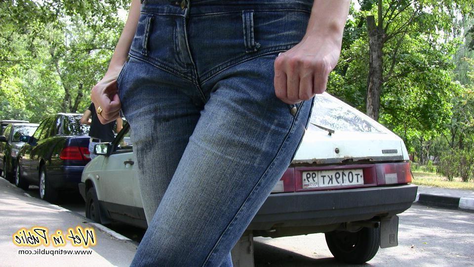 16P Attractive chick wets her jeans breeches and changes behind the bushes