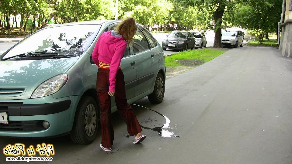 12P Nasty babe pee-soaks her sexy crimson pants behind a car in the yard