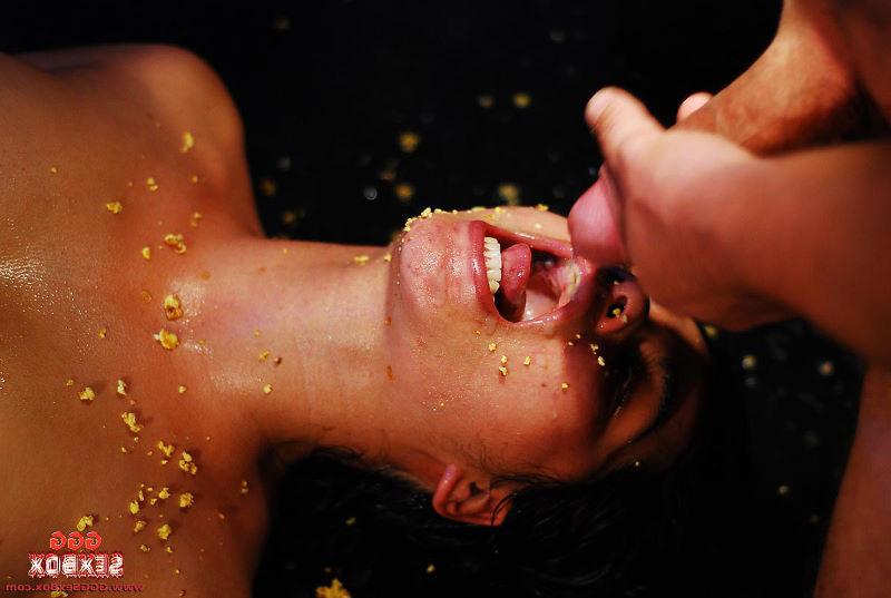 15P Amateur peeing orgy with a hot pissdrinking babe