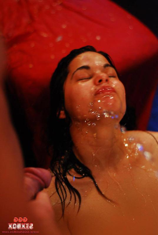 15P Amateur peeing orgy with a hot pissdrinking babe