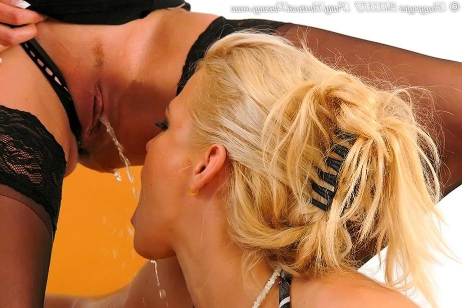 19P A sizzling hot threesome party with a grand pissing finale