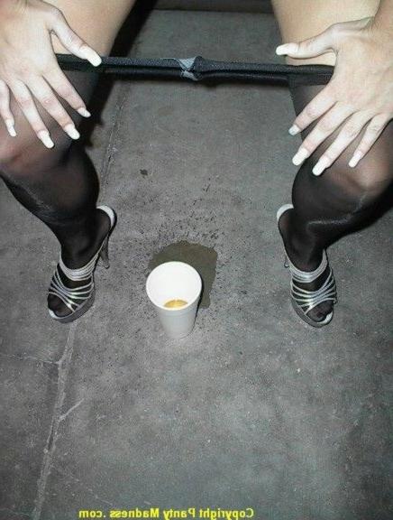 16P Blonde girlfriend pissing
