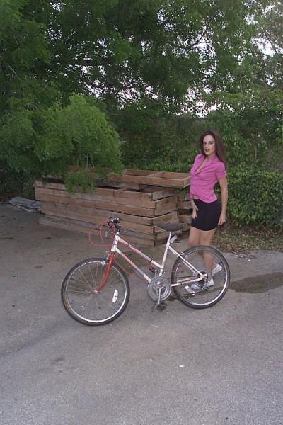 16P Outdoor teen pisser