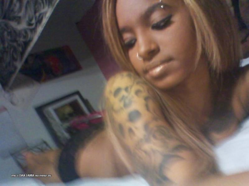 6P Amateur inked black teen camwhoring in her bedroom