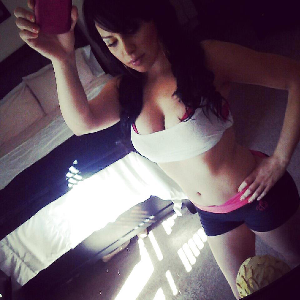 25P Share hottie pics