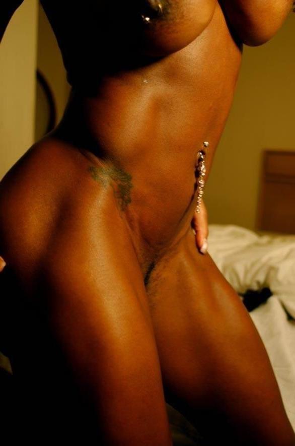 15P black bodybuilder showing off her muscles