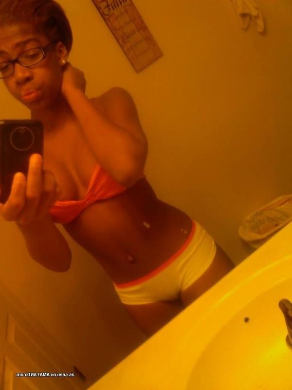10P Selection of naughty ebony babes posing for their lovers