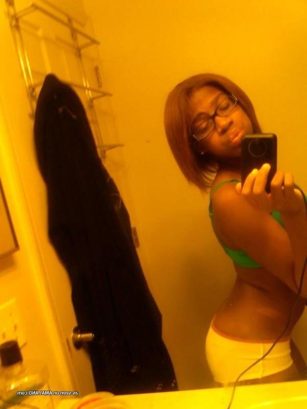 10P Selection of naughty ebony babes posing for their lovers