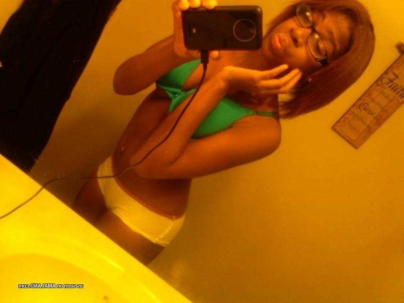 10P Selection of naughty ebony babes posing for their lovers