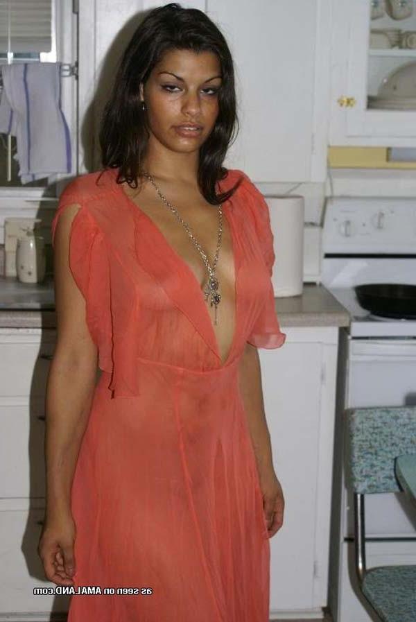 16P Collection of an amateur mulatto bombshellâ€™s selfpics