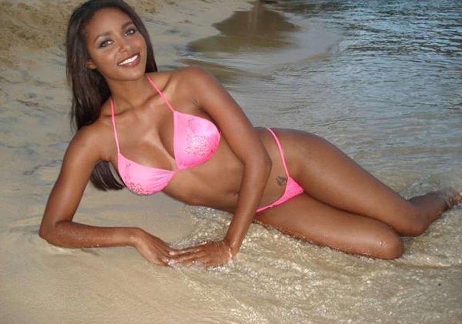 15P Hot ebony bombshell looking hot in a swimsuit