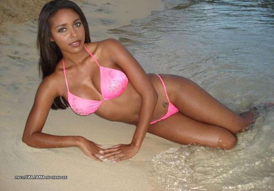 15P Hot ebony bombshell looking hot in a swimsuit