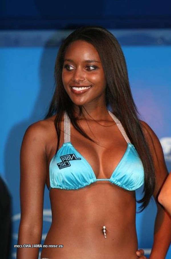15P Hot ebony bombshell looking hot in a swimsuit