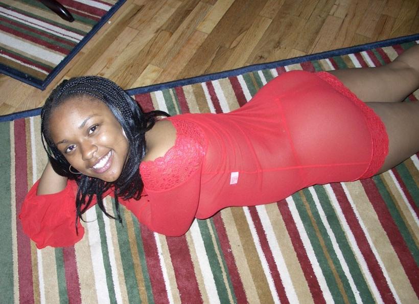 15P Naked sexy amateurs showing off their sweet shaved pussies