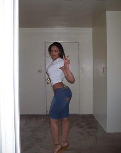 15P Beautiful brunette chick with perky tits posing naked