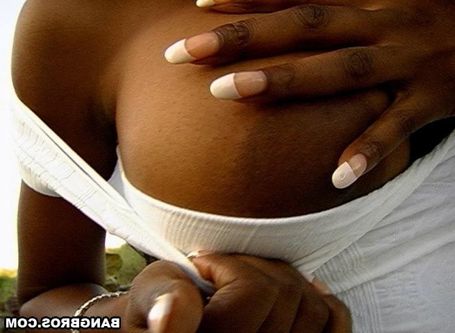16P a pair of thick ass girls share a willing stud