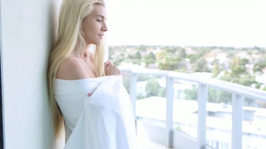 16P Bombshell Addison Avery doing her guy