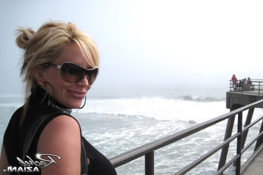 15P Spend some time behind the scenes with beautiful busty blonde, Rachel Aziani!  G