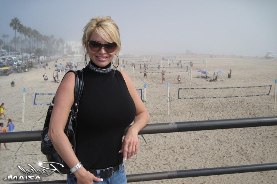 15P Spend some time behind the scenes with beautiful busty blonde, Rachel Aziani!  G