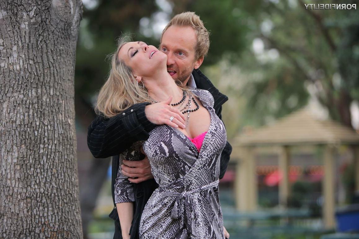 16P Brandi Love gets screwed in pink lingerie and heels
