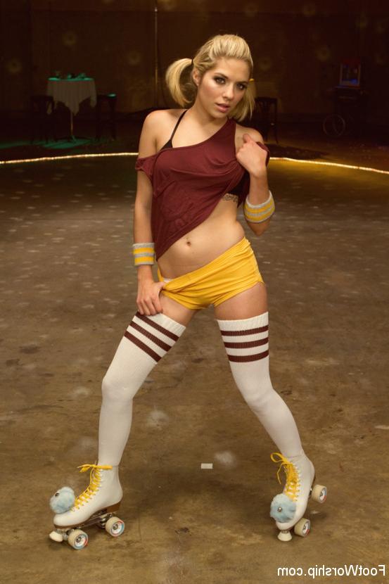 16P Lia Lor and girlfriend seduce Mark in a disco making him worship