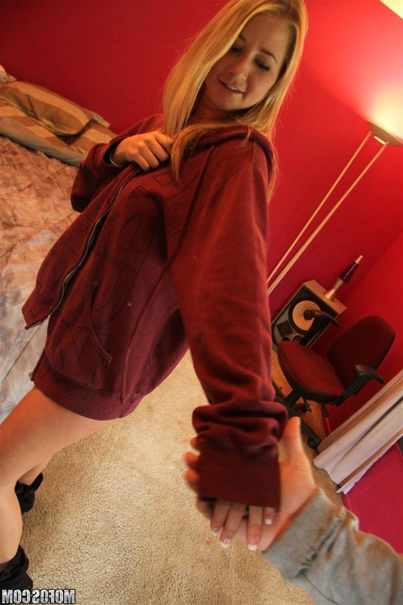 18P Mandy Armani picks up a guy at the park to have sex with