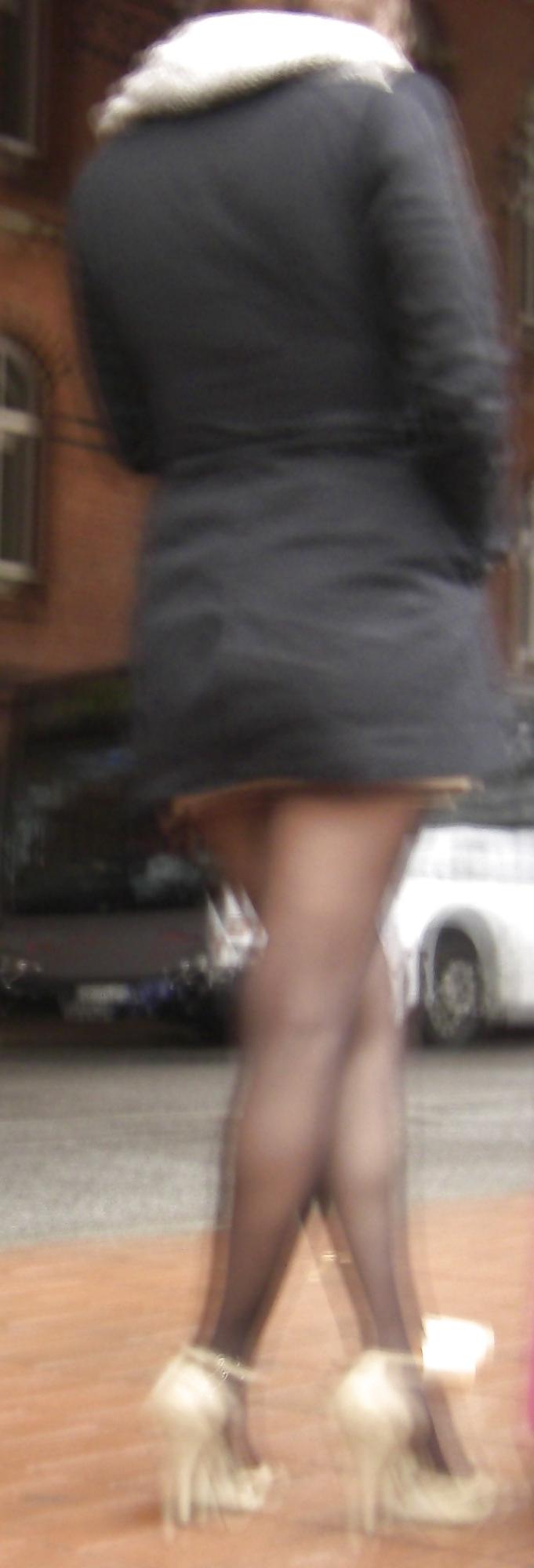 10P Hidden cam - Hot legs