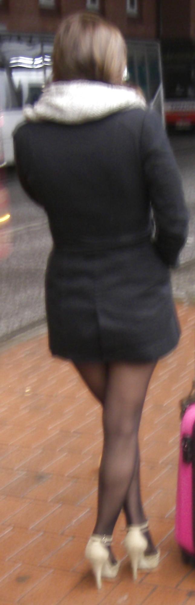 10P Hidden cam - Hot legs