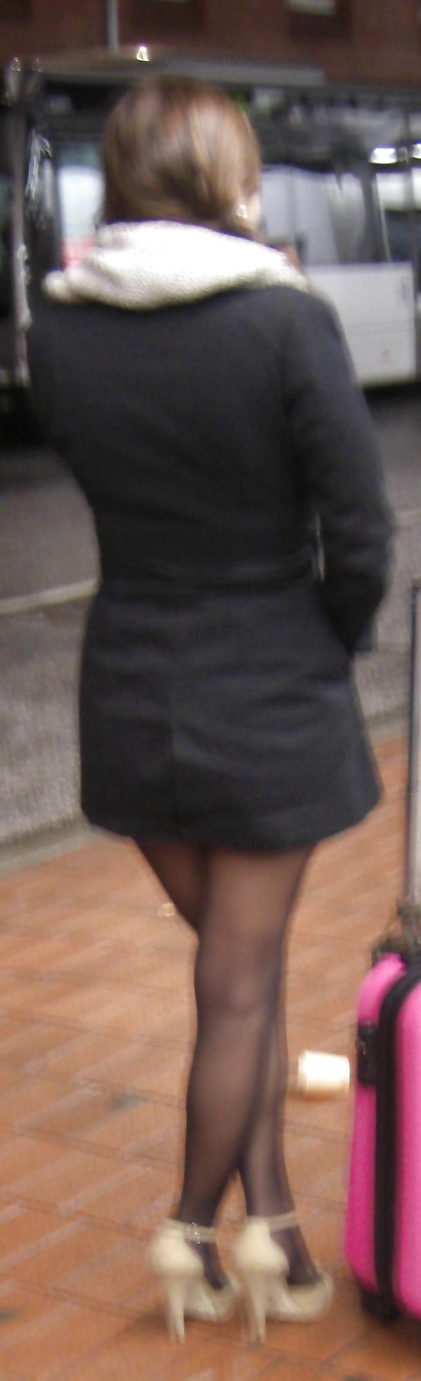 10P Hidden cam - Hot legs