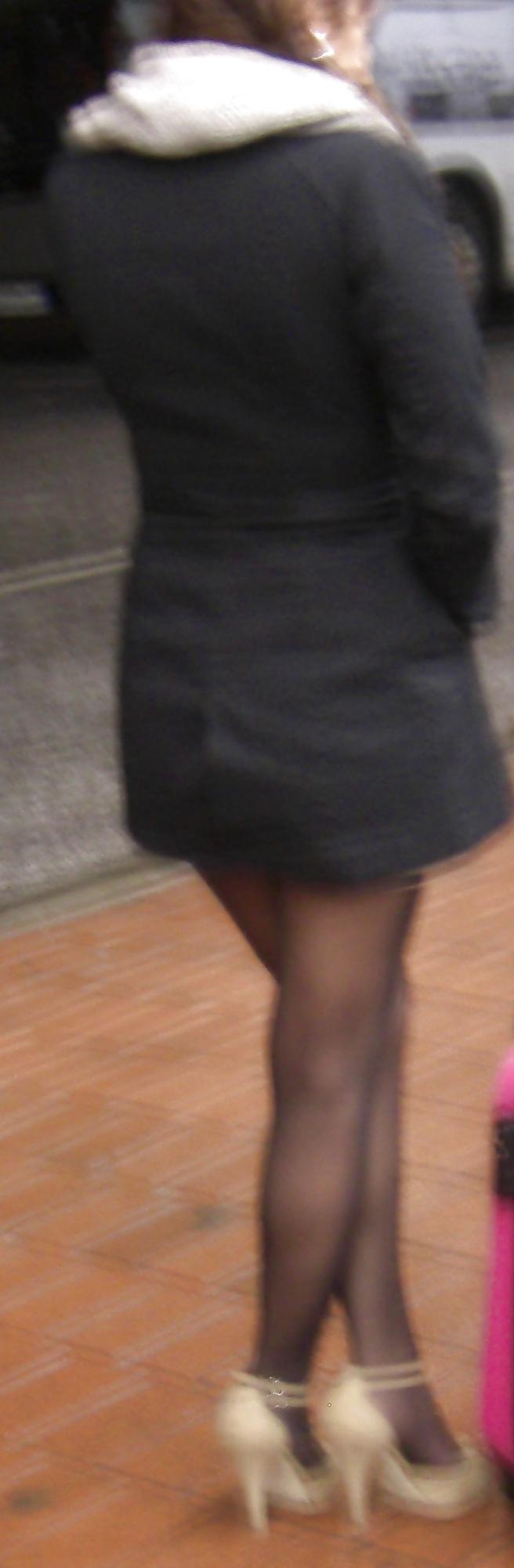 10P Hidden cam - Hot legs