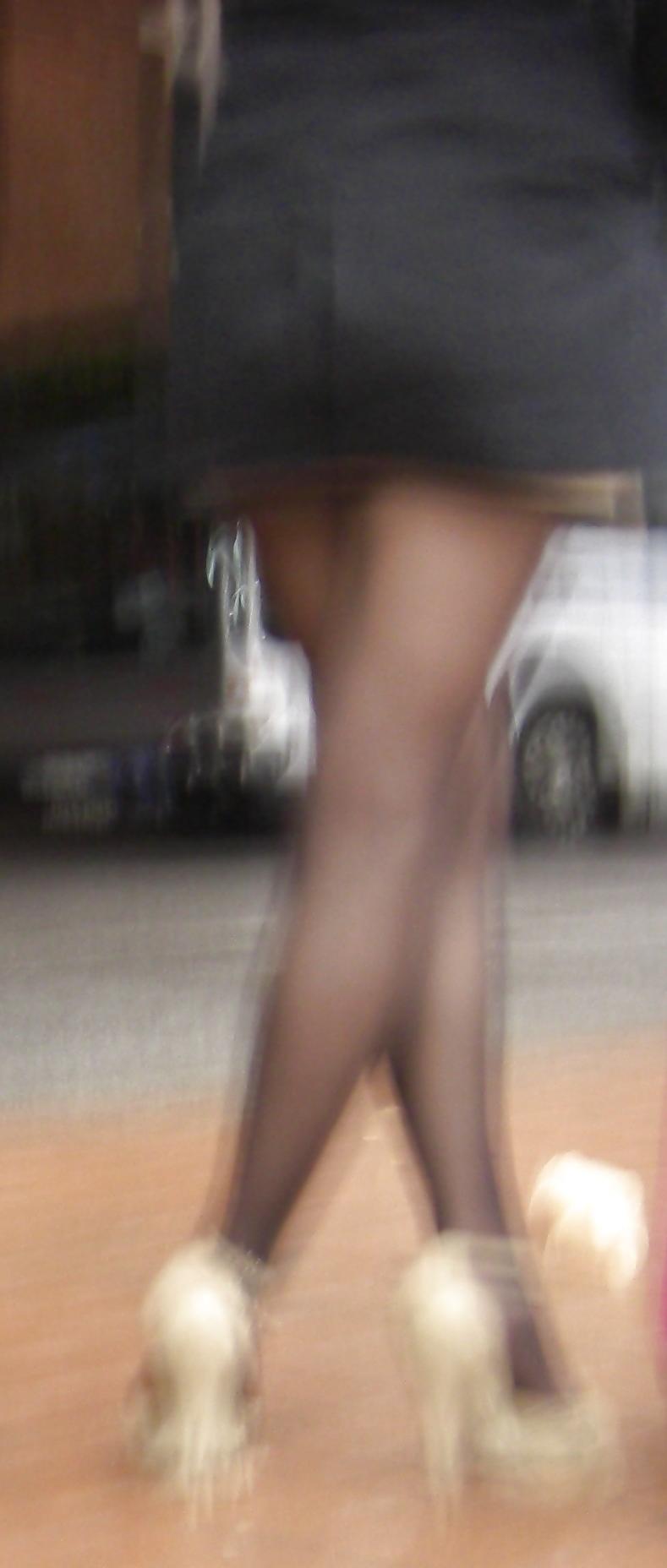 10P Hidden cam - Hot legs